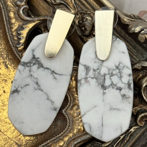 KENDRA SCOTT • Gold Aragon White Howlite Earrings - Picture 3 of 3